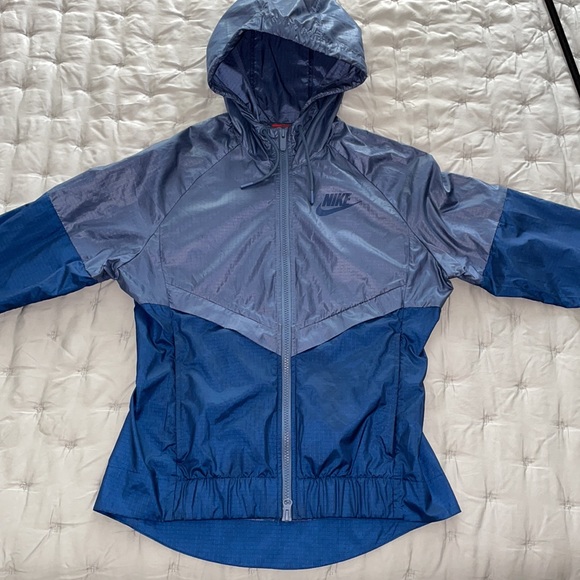 NWOT - Nike Lightweight Hooded Windbreaker - Picture 2 of 9